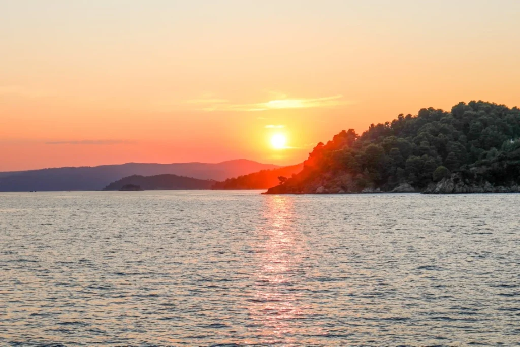 Breathtaking sunset scenery sea skiathos island greece (medium)